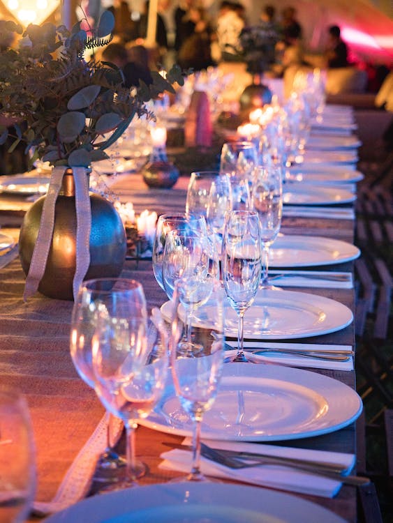 What to Expect in Tips for Serving at a Banquet