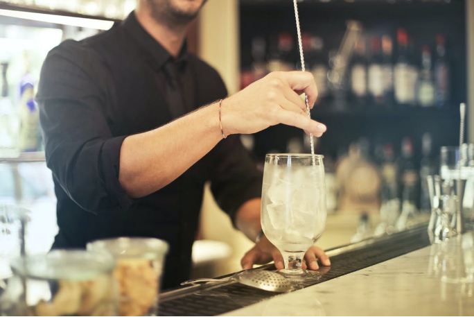 barman-making-cocktail-in-pub